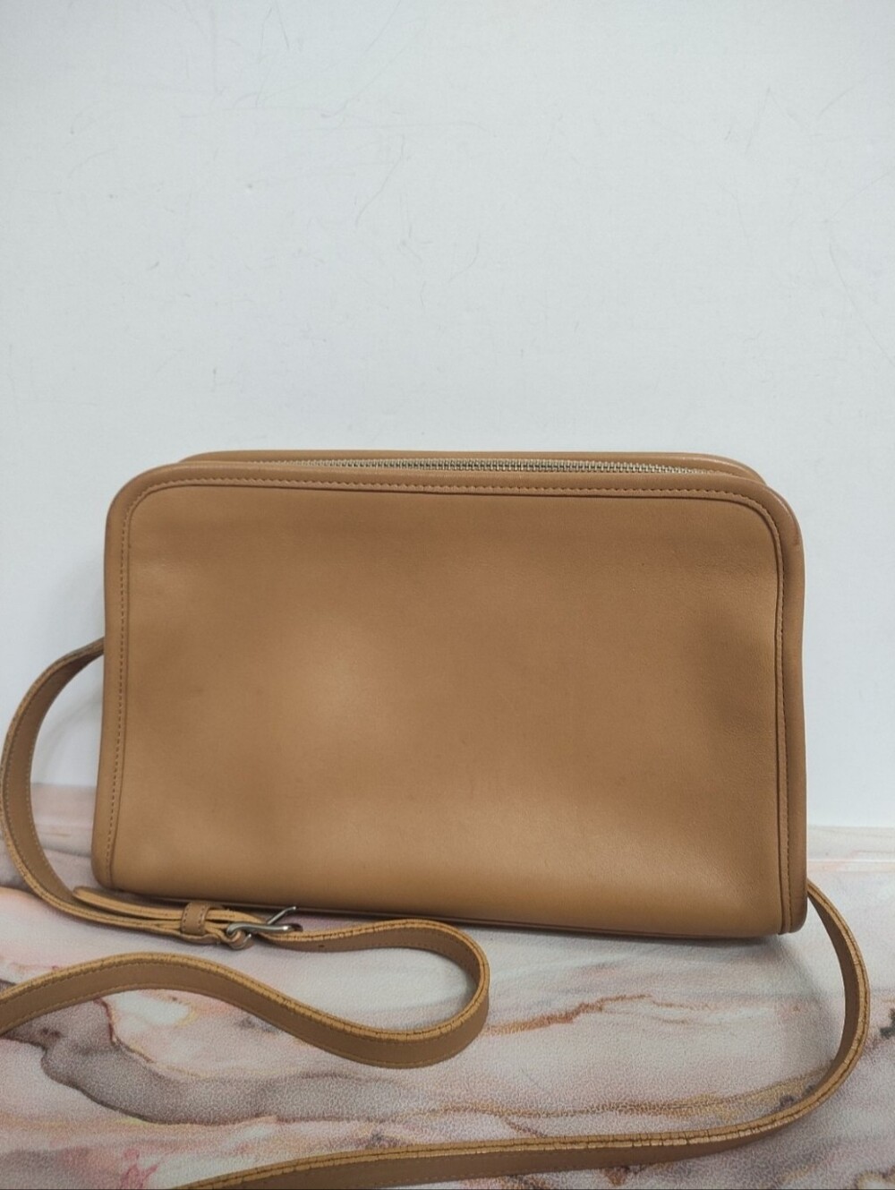 Vintage Coach 9814 Sutton Zip Camel with nickel hardware